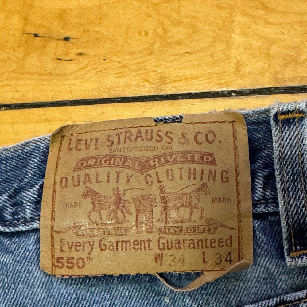 SOLD! SOLD! Vintage 90s Levis 550 Faded Relaxed Fit Denim Jean Made In USA 33x34 - Picture 4 of 9